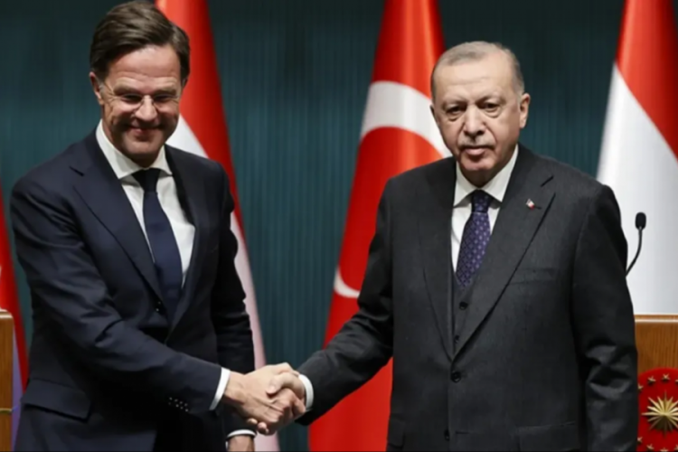 Cumhurbaşkanı Erdoğan'ın barış diplomasisi sürüyor! NATO Genel Sekreteri ile görüştü