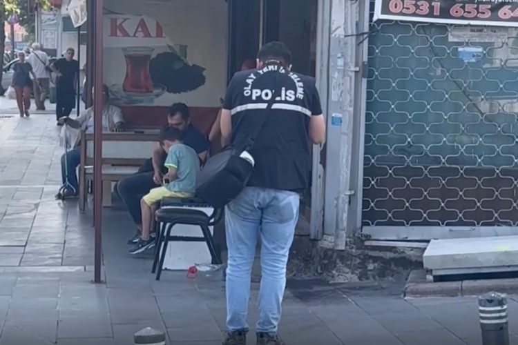 Çocuklar kahvehaneye patlayıcı attı! 1 kişi yaralandı...