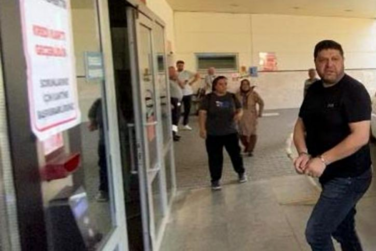 Ünlü iş insanı ve şoförü tutuklandı! Gazetecilere küfürler...