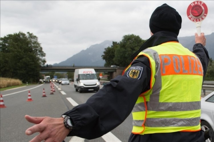 Almanya, sınır kontrolü için 9 ayda 80 milyon avrodan fazla harcadığını duyurdu 