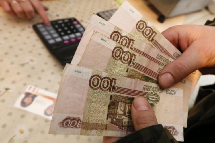 Rusya'da şirketlerin döviz satma zorunluluğu iptal edildi 