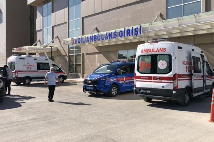Ördükleri duvar üzerlerine devrildi! İki işçi yaralandı