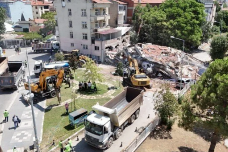 Sındırgı'dan son rapor: 831 yapı ağır hasarlı ya da yıkık