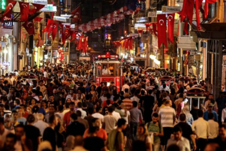 Türkiye hızla yaşlanıyor: Yaşlı nüfusu arttı, çocuk nüfusu düştü