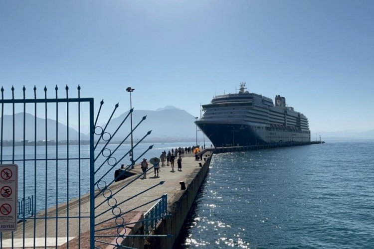 2 bin 110 yolcu 784 mürettebatlı kruvaziyer gemisi Alanya'ya ulaştı
