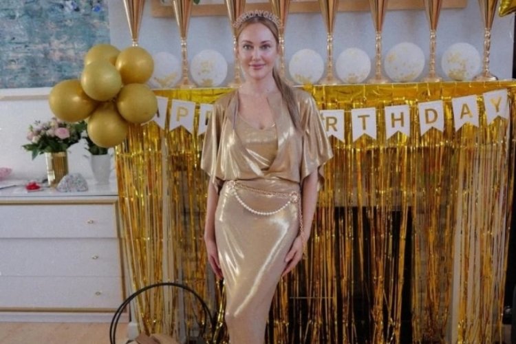  Meryem Uzerli yeni yaşına 'altın gibi' girdi 