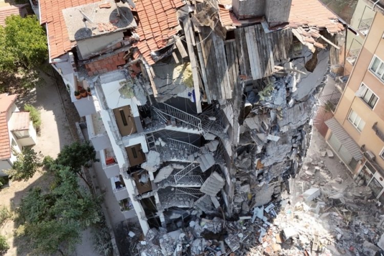 Deprem sonrası yıkım başladı!