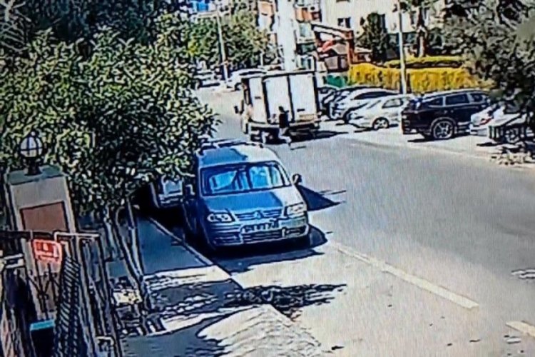 Freni boşalan kamyoneti durdurmak için peşinden koştu