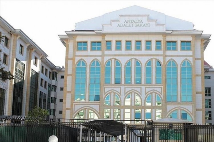 Antalya Büyükşehir Belediyesine yönelik rüşvet ve yolsuzluk soruşturmasında 8 kişi tutuklandı