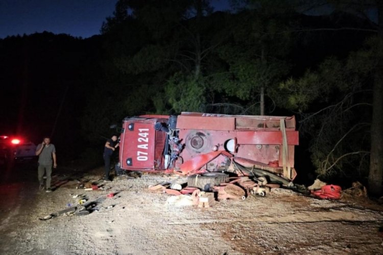 Devrilen arazözün içindeki iki kişi yaralandı