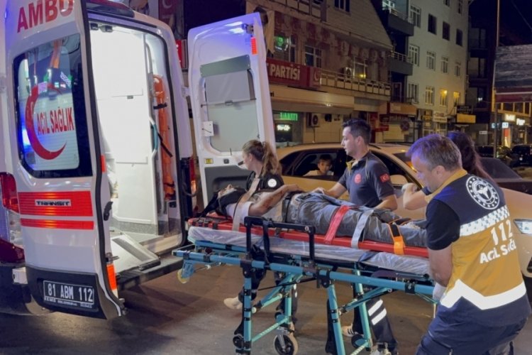 Otomobille çarpışan motosiklet, kağıt gibi savruldu! Kazanın görüntüleri kameralara yansıdı...