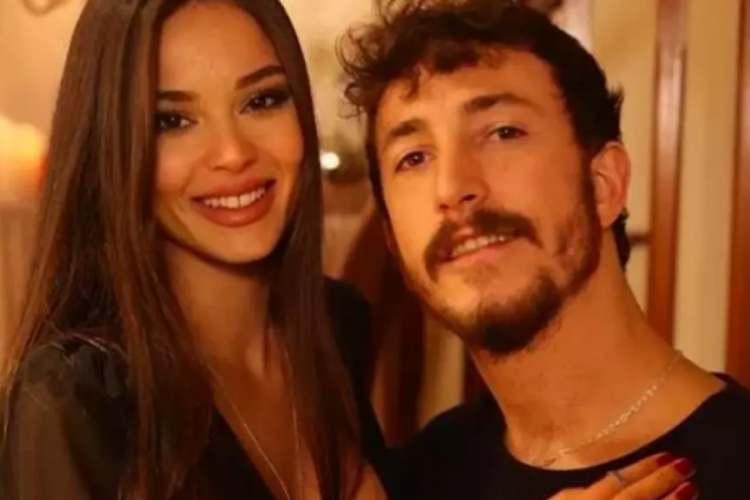 Berkan Karabulut ve Lale Onuk evlendi! İddialı gelinlik konuşuldu