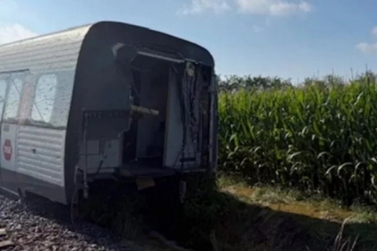Tren raylardan çıktı! Ölü ve çok sayıda yaralı var...