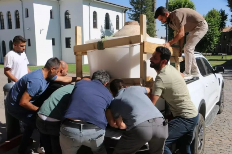 Eşi ölünce evindeki 'hazine'yi ihbar etti, 8 kişi taşıyamadı!