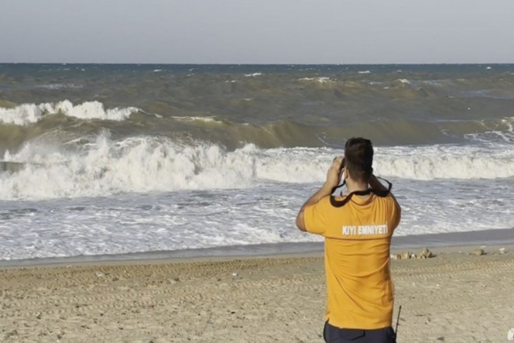 İstanbul'da yasağa rağmen denize giren kişi kayboldu