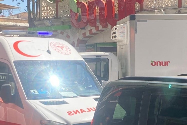 Bursa'da düzensiz park ambulansların geçişini zora sokuyor!
