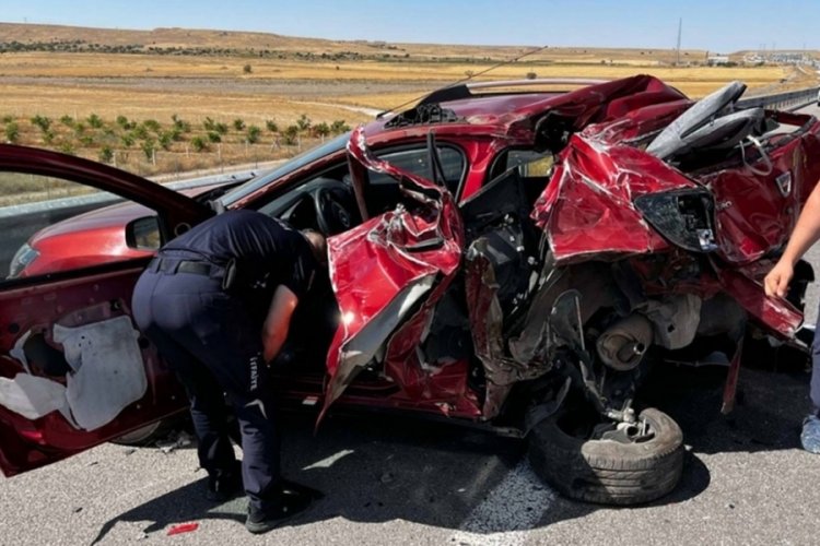 Kamyon otomobile arkadan çarptı! Ölü ve yaralılar var 