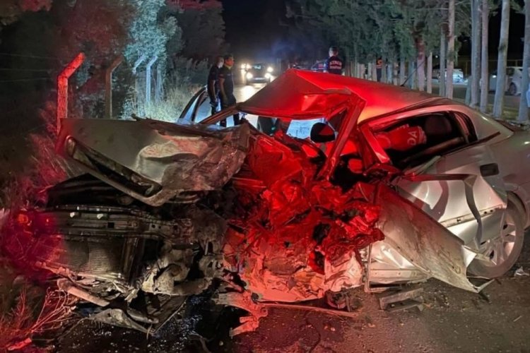 Hakimiyeti kaybolan otomobil hurdaya döndü: 1 ölü 