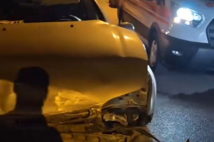 Bursa'da feci kaza! 4 araç hasarlı