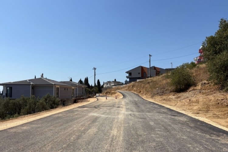 Gemlik'te asfalt atağı Umurbey'de devam ediyor  