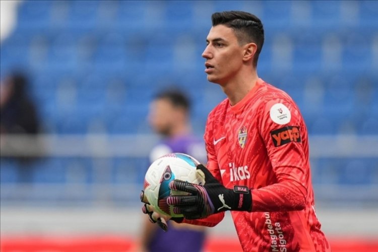 Berke Özer, Lille formasıyla ilk maçına çıktı
