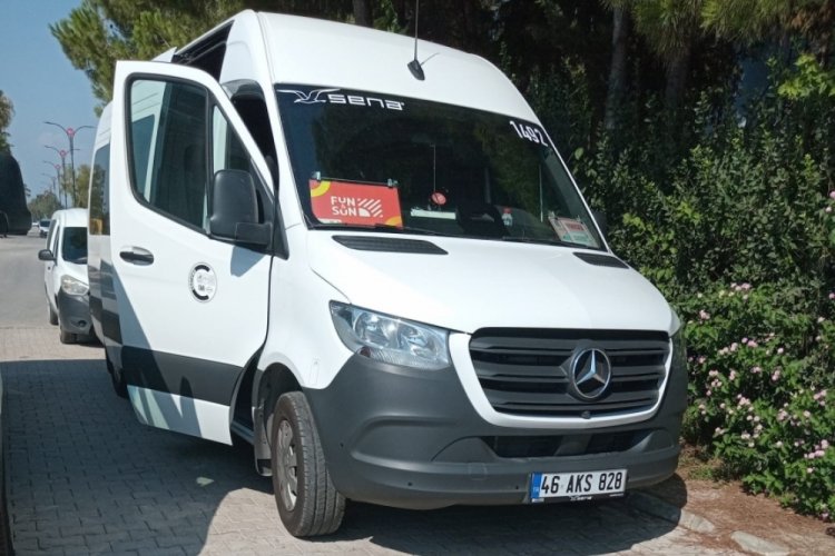 Tur minibüsü şoförü aracında ölü bulundu