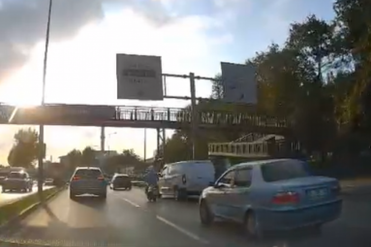Bursa'da otomobilini üzerine sürdü! Dikkatsizliğin bu kadarı...