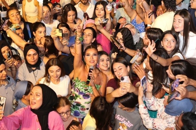 Gülben Ergen'den Bozalan İncir Festivali'nde muhteşem konser