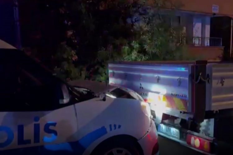 Bursa'da 16 yaşındaki çocuğun kamyon turu! Polis arabasına çarpınca yakalandı...