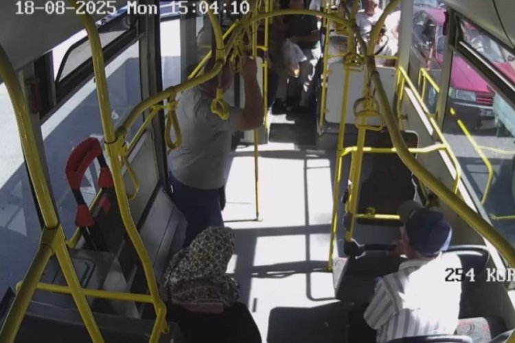 Otobüs şoförü, fenalaşan yolcuyu hastaneye yetiştirdi! O anlar kamerada...