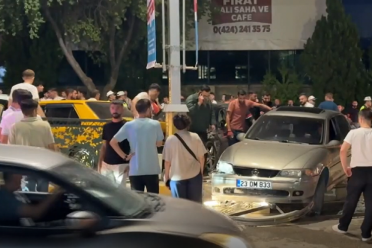 Zincirleme trafik kazasında 3 kişi yaralandı 