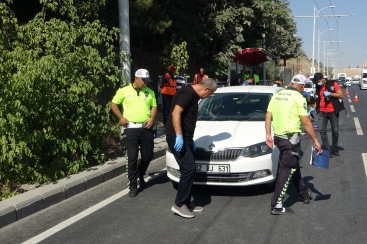 Otomobilin çarptığı yaya ağır yaralandı