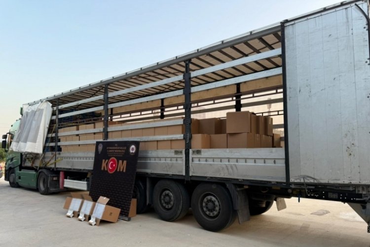 Tırda 4 milyon 300 bin adet bandrolsüz boş makaron ele geçirildi 