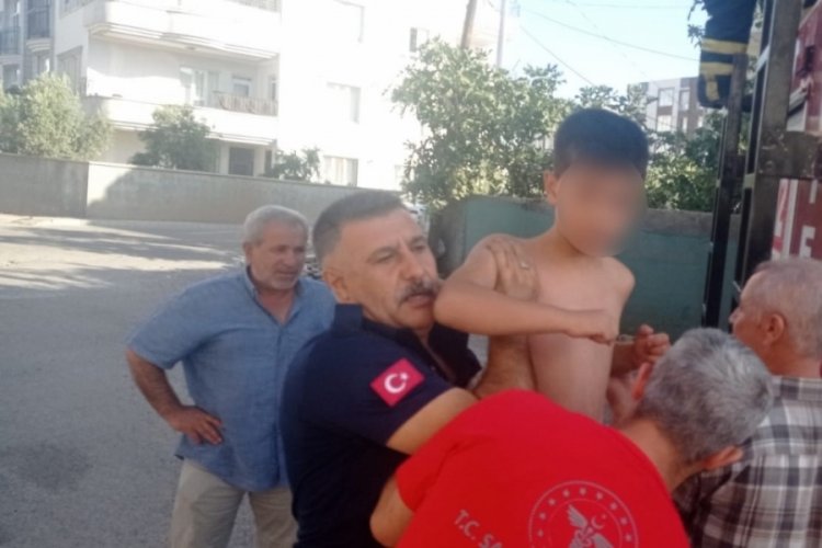 Yangında mahsur kalan yaşlı kadın ile çocuk kurtarıldı