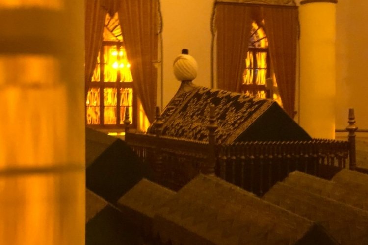 Bursa, Osmanlı mirasıyla ekranlarda: Mert Yazıcıoğlu'yla Orhan Gazi Türbesi yeniden gündeme oturdu! 