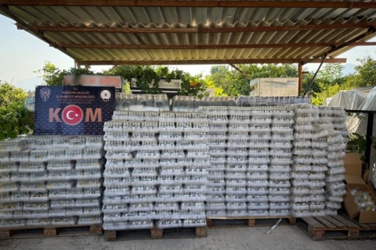 Antalya'da kaçakçılık operasyonunda 39 bin 944 şişe kaçak içki ele geçirildi