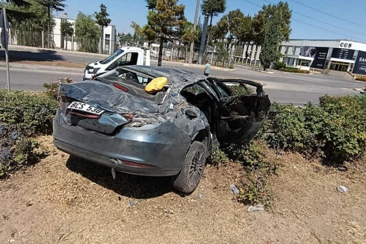 Takla atan araçtaki 9 yaşındaki çocuk hayatını kaybederken 4 kişi yaralandı