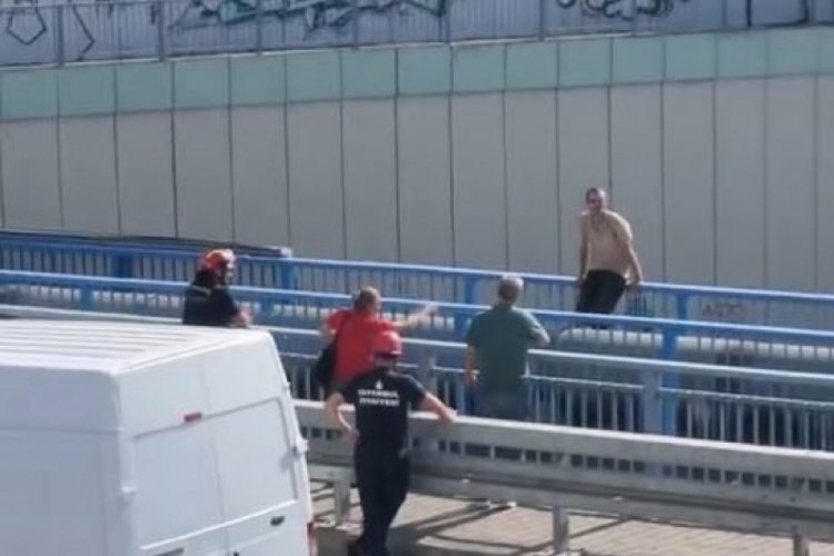 İntihar teşebbüsü için köprüye çıktı! Güçlükle ikna edilebildi...