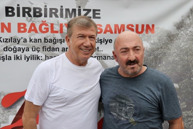 Eski milli futbolcu Tanju Çolak, Samsun'da kan bağışına destek verdi 