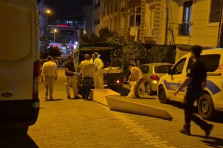 Bir dairede 58 yaşında kadın cesedi bulundu