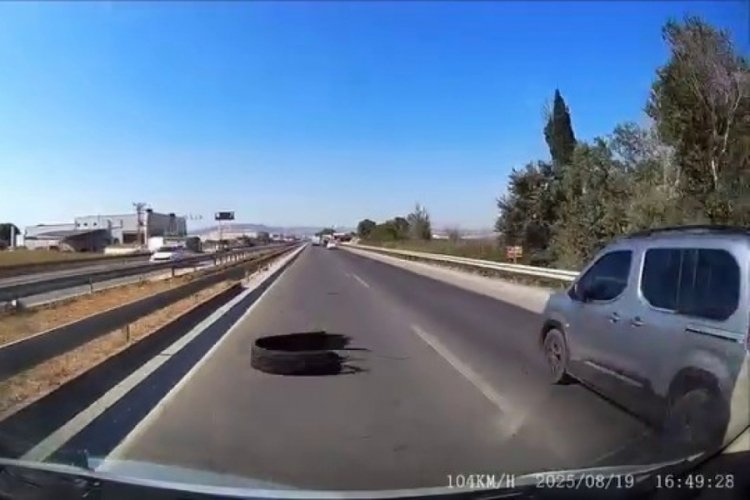 Bursa'da yolun üzerinde öylece duruyordu! Kazaya sebep oldu...