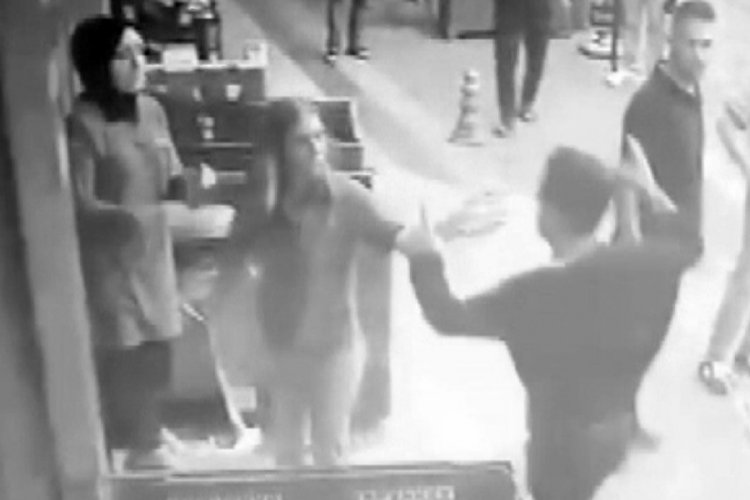 Zincir markette şiddet: Eski sevgilisine saldırdı, araya gireni bıçakladı