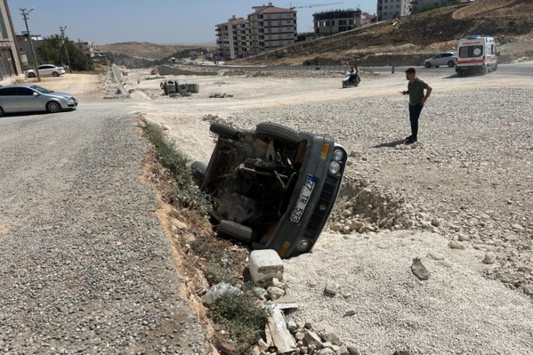 Otomobil altyapı çukuruna düştü: 5 yaralı