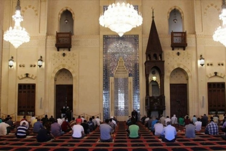 O ülkede cuma namazına gitmeyen erkeklere hapis cezası verilecek