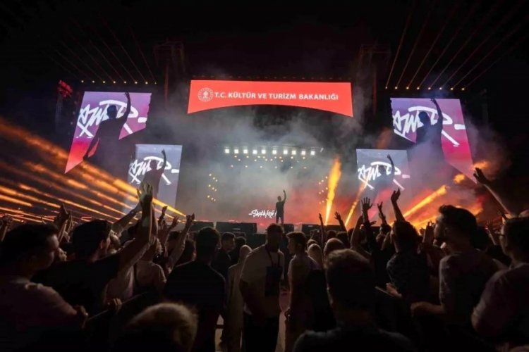  Sagopa Kajmer, Erzurum Kültür Yolu Festivali'nde Hayranlarına Unutulmaz Bir Gece Yaşattı 