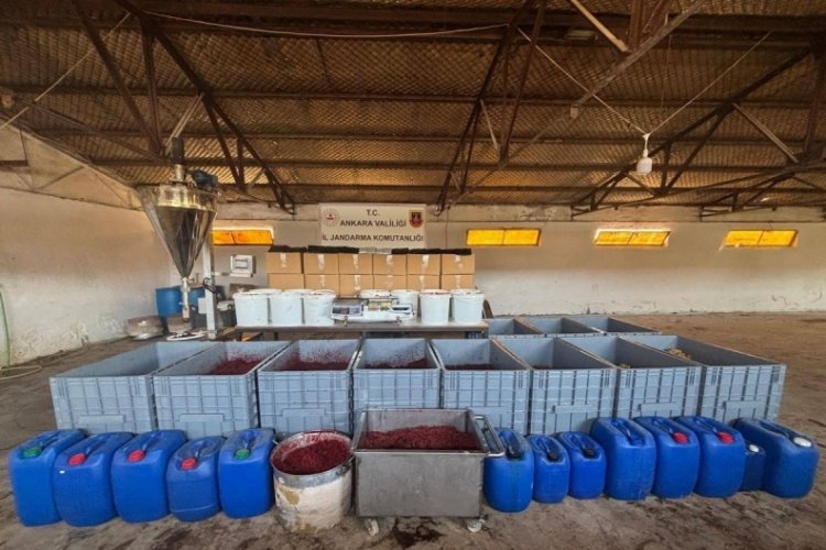 Kaçak nargile tütünü imalatı ve satışı yapan 3 kişi gözaltına alındı 