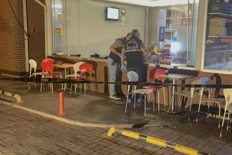 Hastane kantininde panik anları! Eşi ve arkadaşını vurdu...