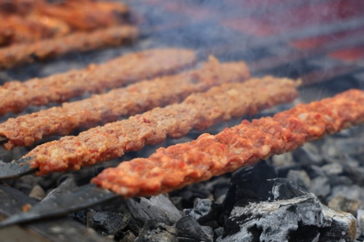 Adana Kebabında karbonat, hamur ve ekmek hilesine dikkat