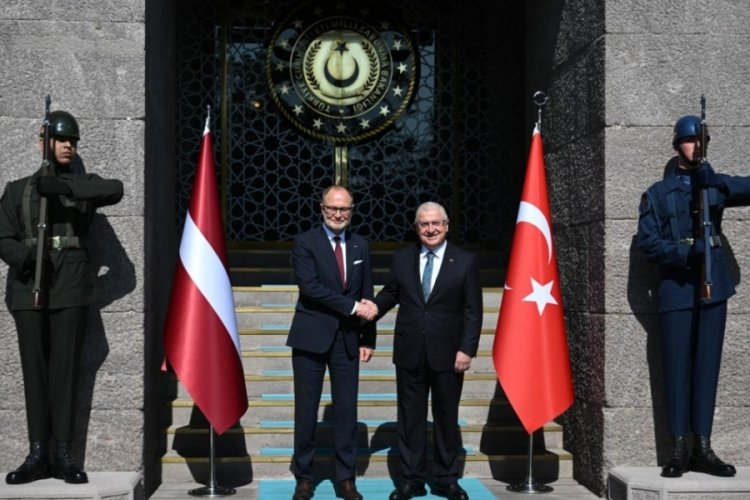 Bakan Güler, Letonyalı mevkidaşı ile  bir araya geldi