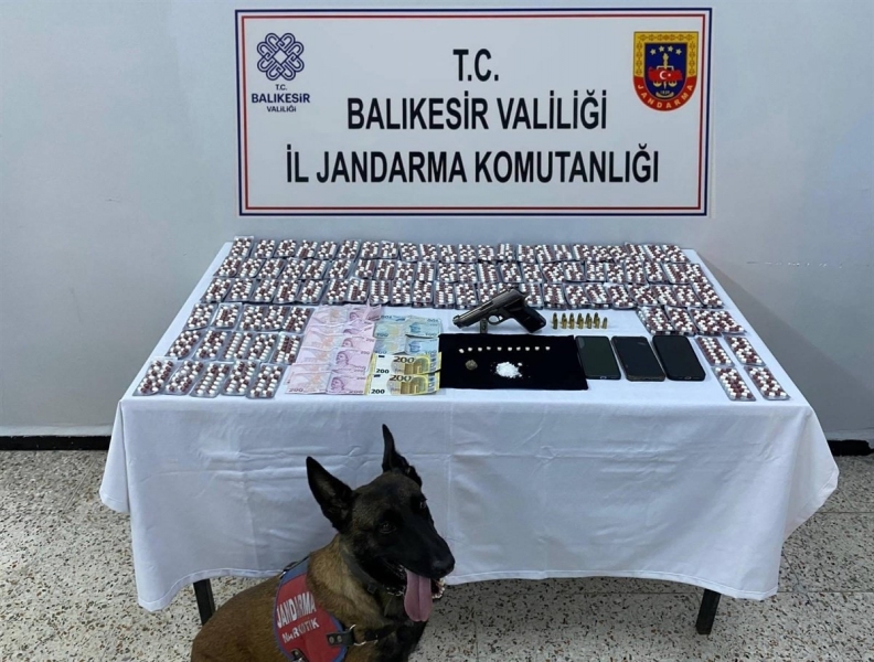 Balıkesir'de uyuşturucu çetesine şafak operasyonu: 5 gözaltı